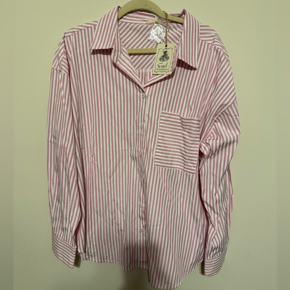 Easel button down top